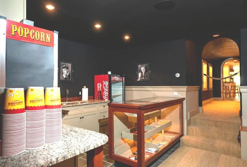 1 Pochick Ave, Nantucket