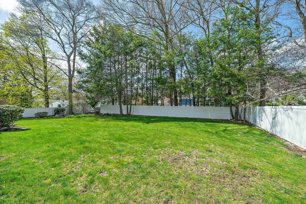 28 Mansfield Rd, Wellesley