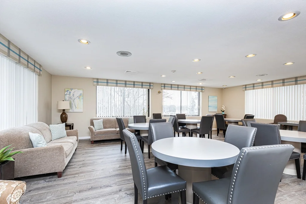 1006 Paradise Rd, Swampscott