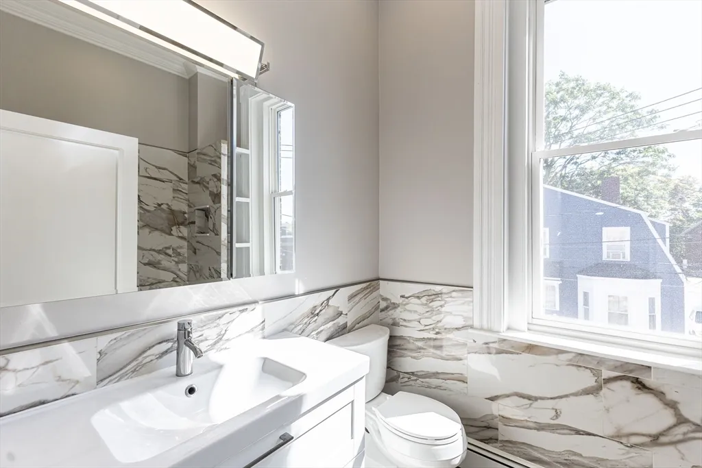 85 Regent St, Roxbury