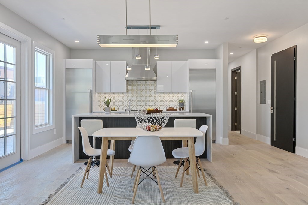 88 Dover St, Davis Square