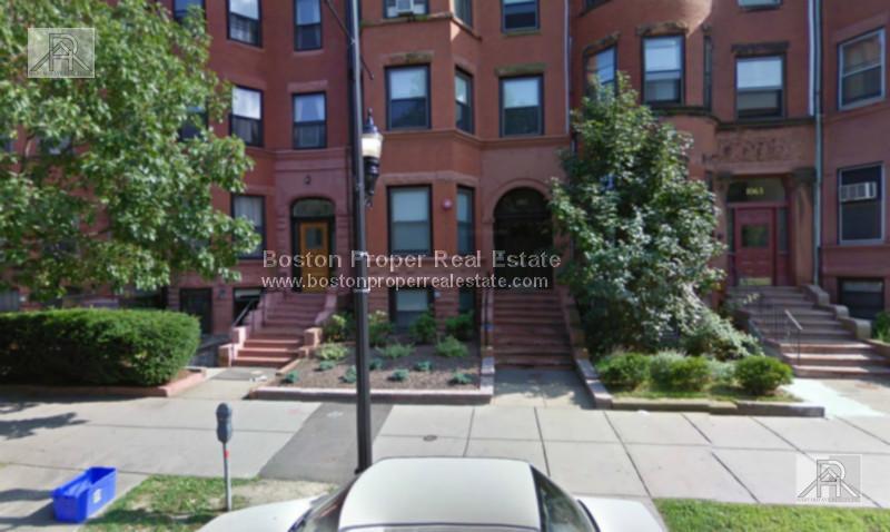 1061 Beacon St, Longwood