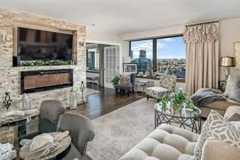 65 East India Row, Downtown