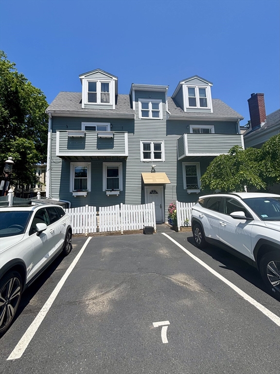 7 Pleasant St, Charlestown