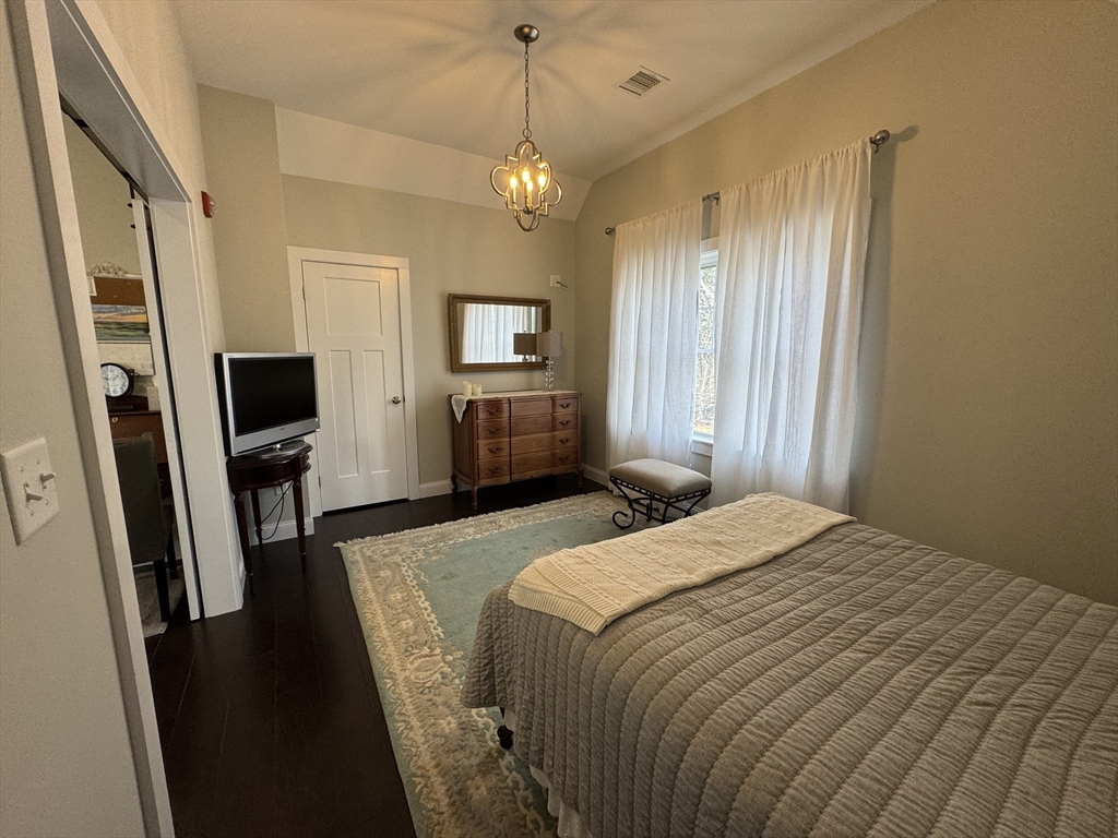 1037 Pleasant St, Bridgewater