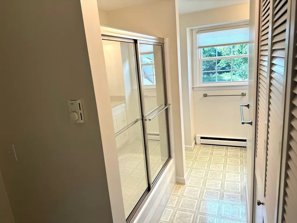 7 Briny Way, Long Beach