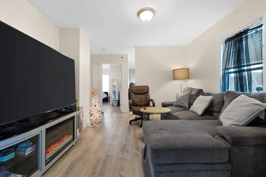 19 Alfred St, Everett