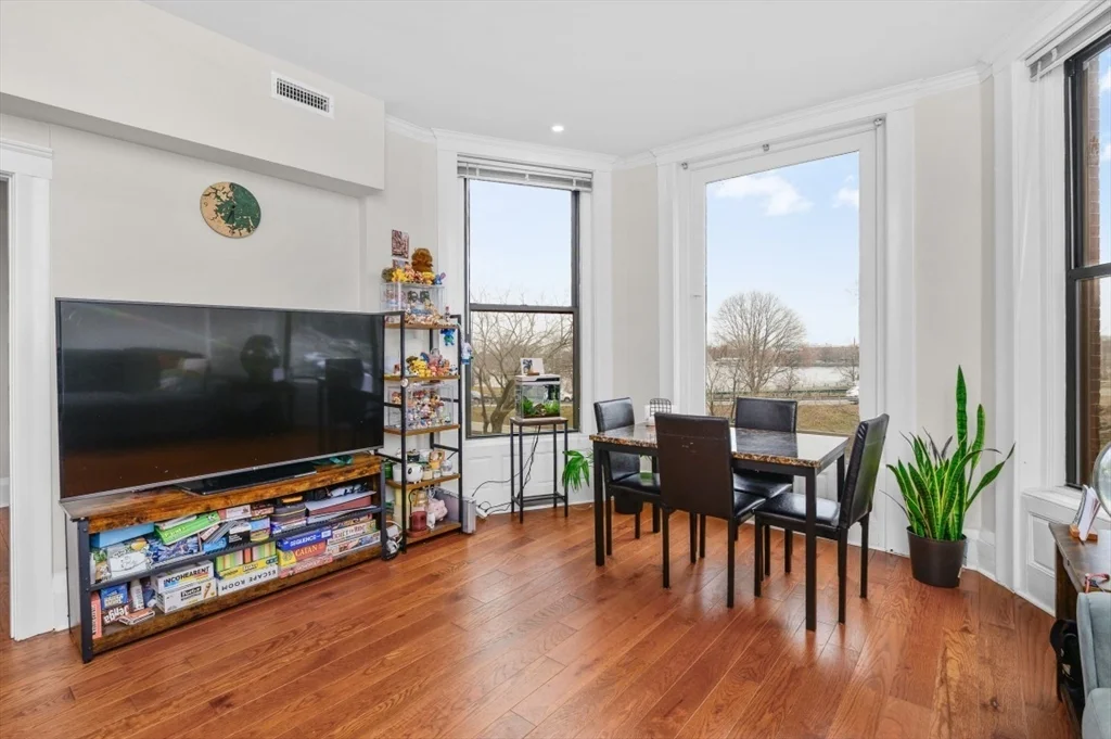 25 Bay State Rd, Back Bay