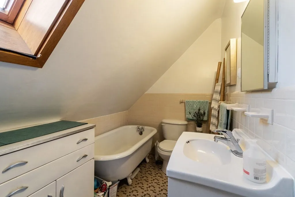 10 West Bellevue Ave, Avon Hill