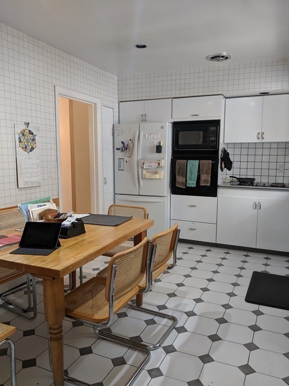 11 Renee Ter, Newton