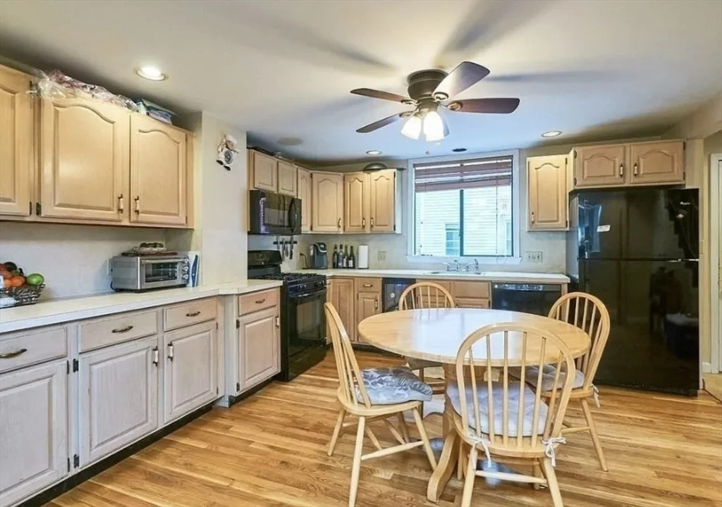 12 Emmet St, South Boston