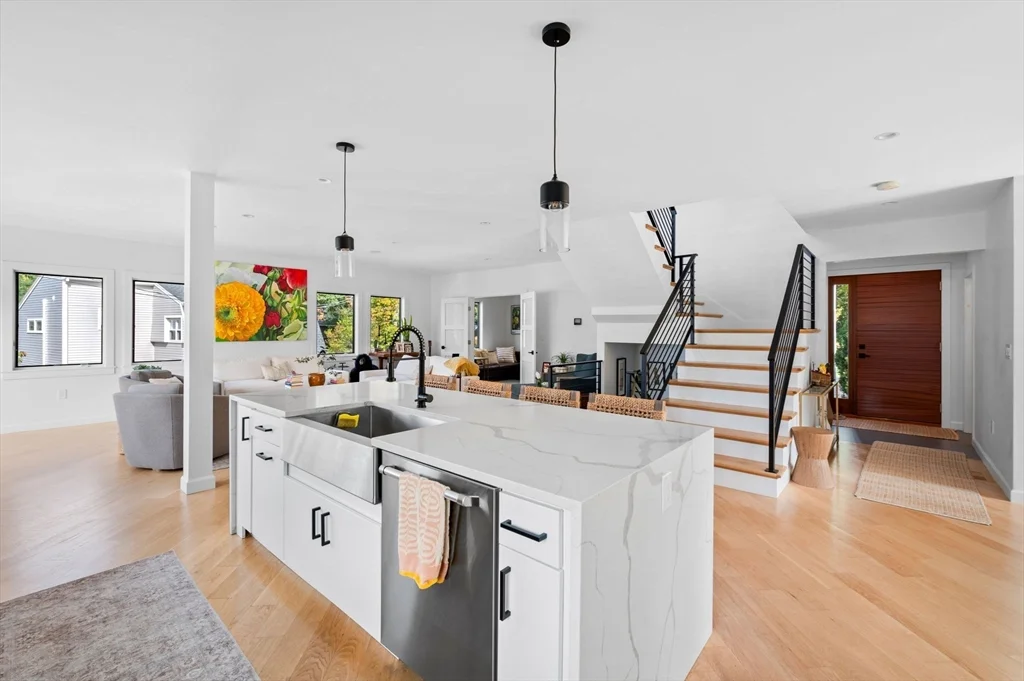 99 Naugus Ave, Marblehead