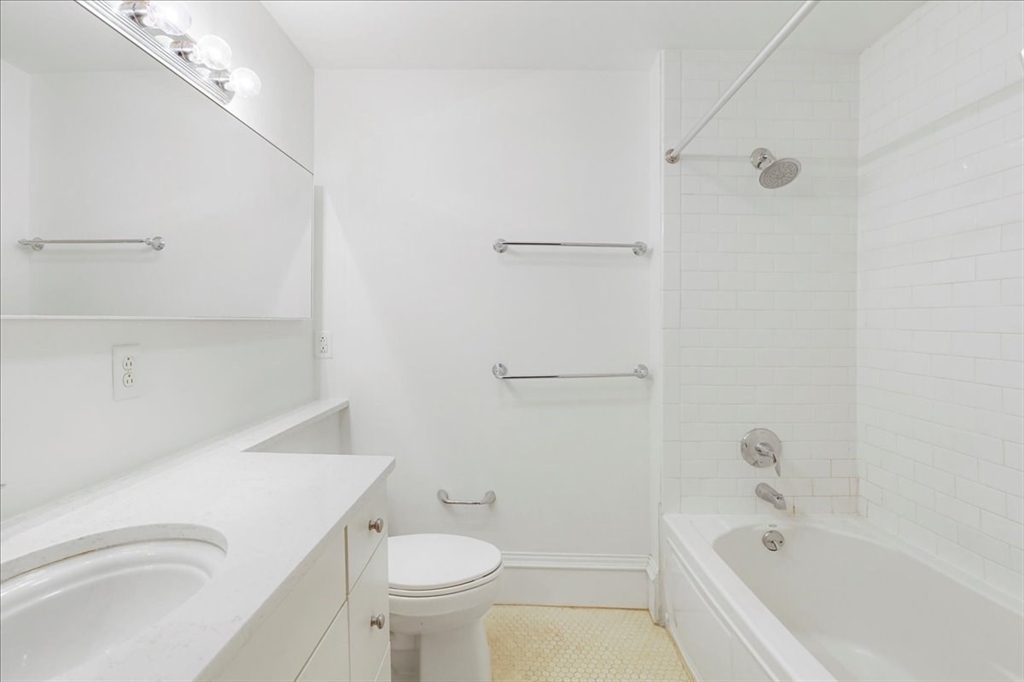 31 Massachusetts Ave, Back Bay