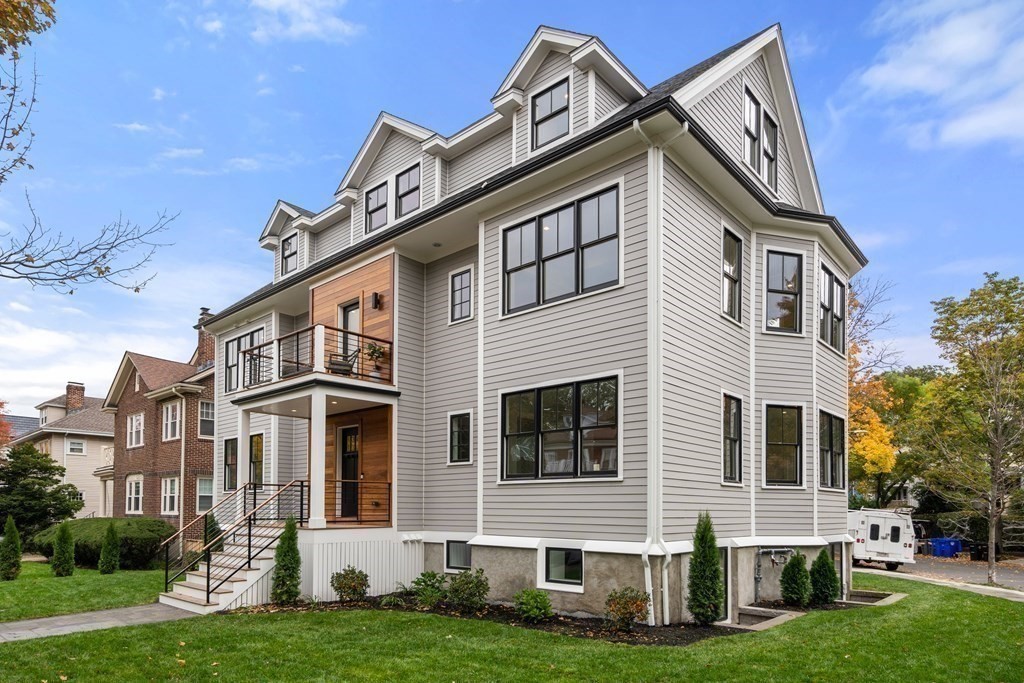 96 Verndale St, North Brookline