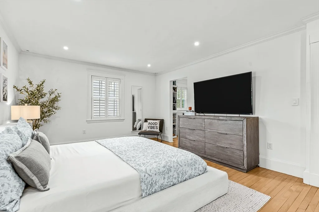 54 Wedgemere Ave, Wedgemere