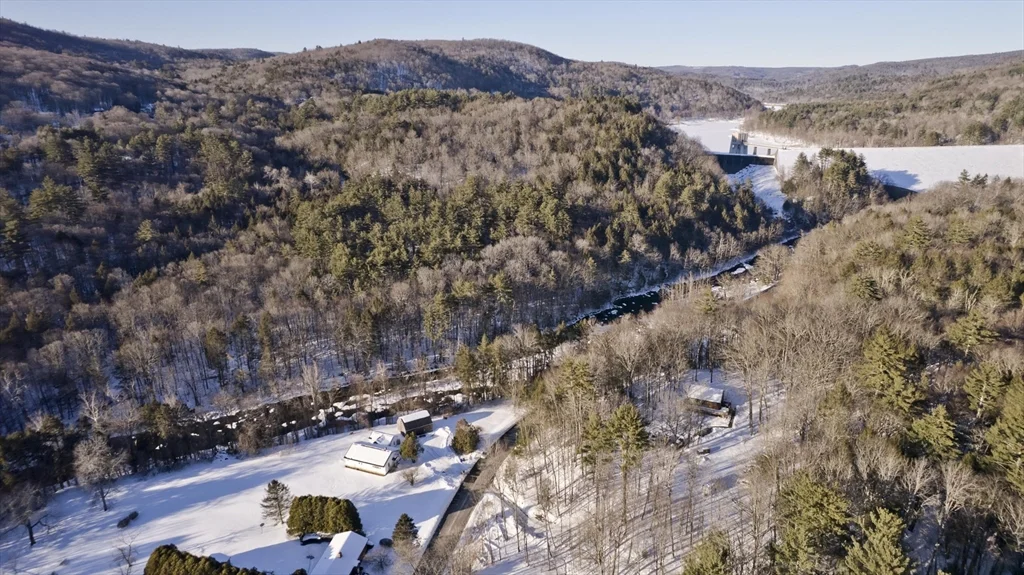 16 Knightville Dam Rd, Huntington