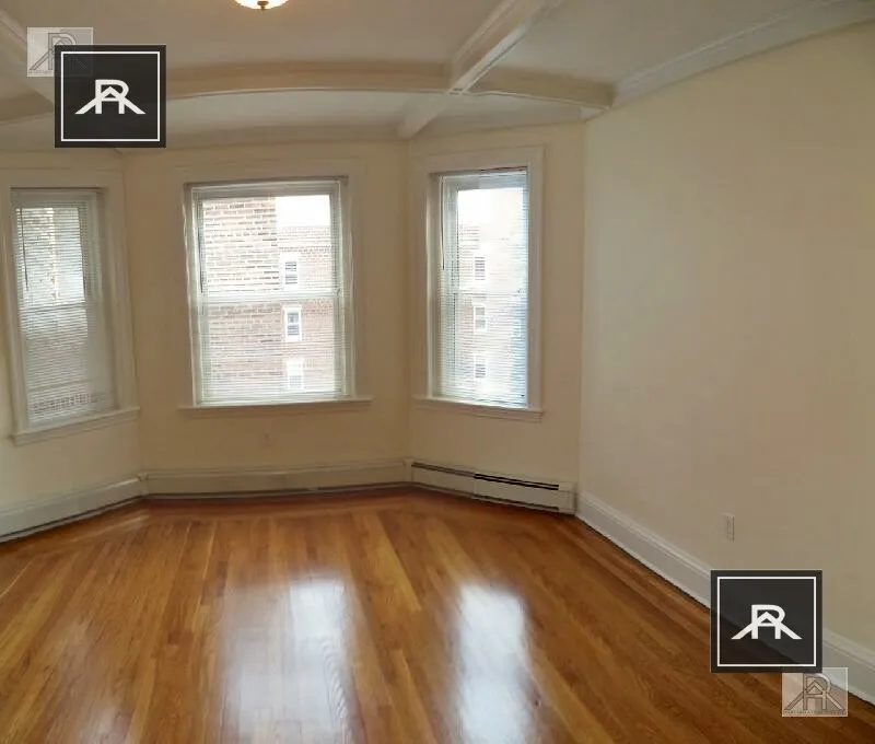 73 Thatcher St, North Brookline