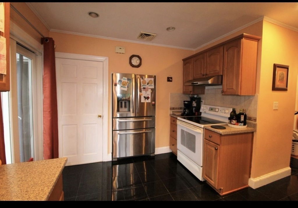 605 Beech St, Roslindale