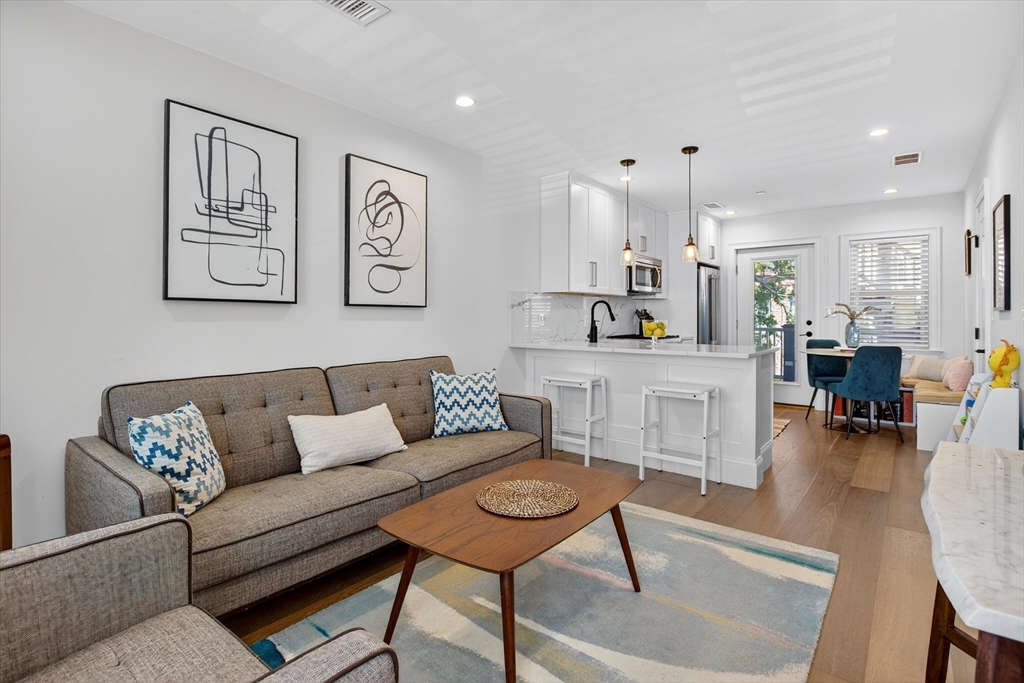 7 Bell Ct, South Boston