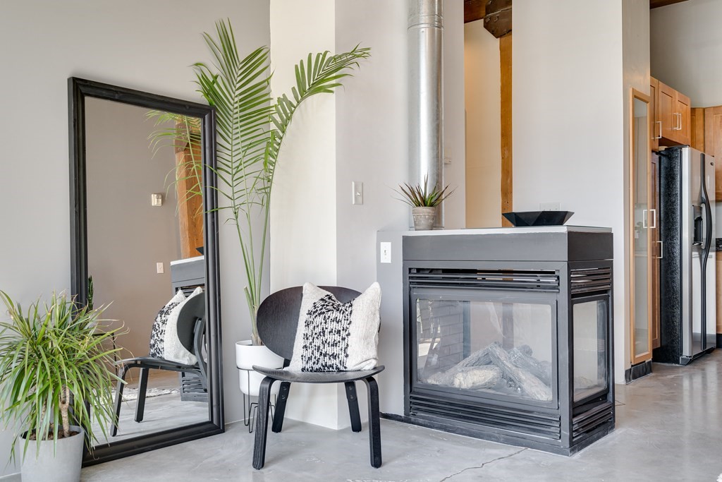 43 Charlton, Everett