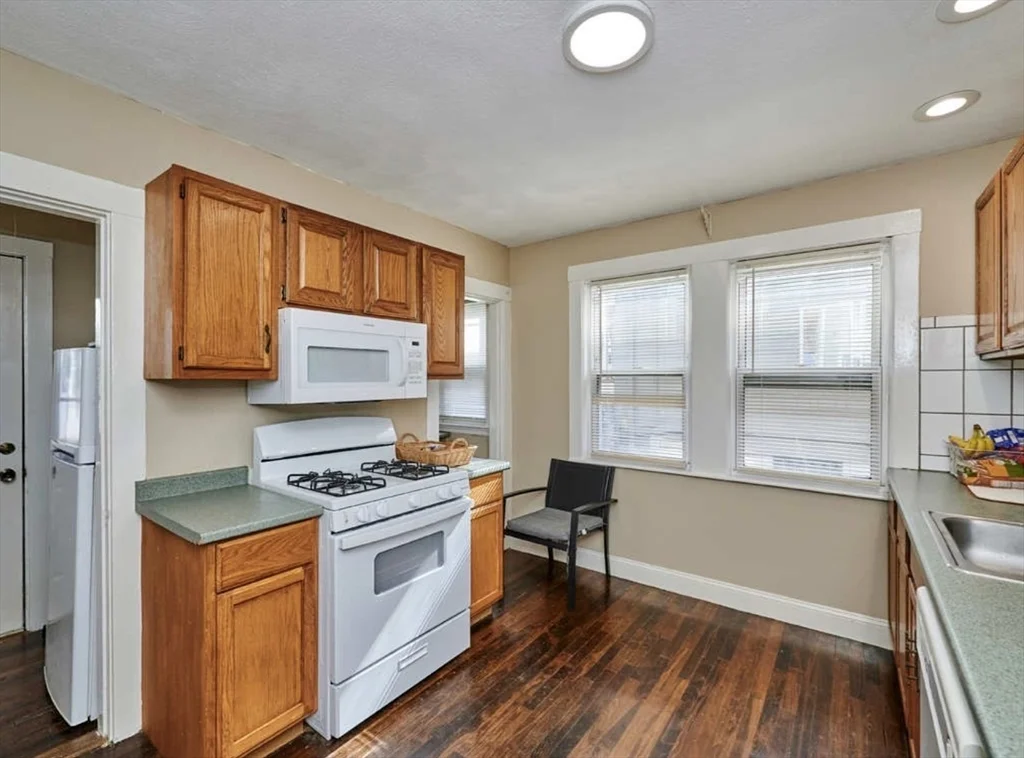 53 Fairfax St, West Somerville