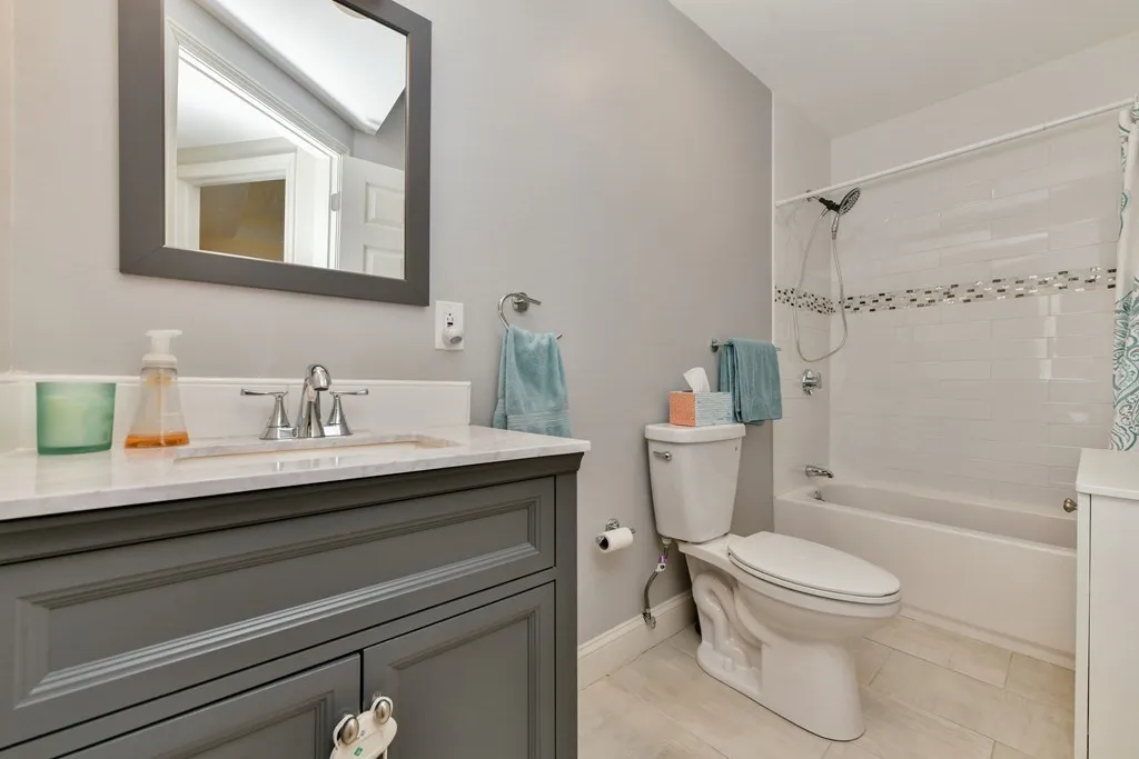 230 Saratoga St, East Boston