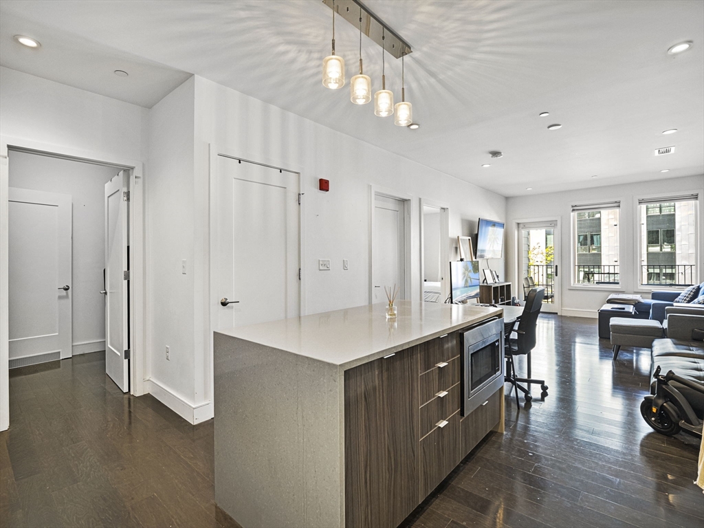 2 West 6th St, South Boston