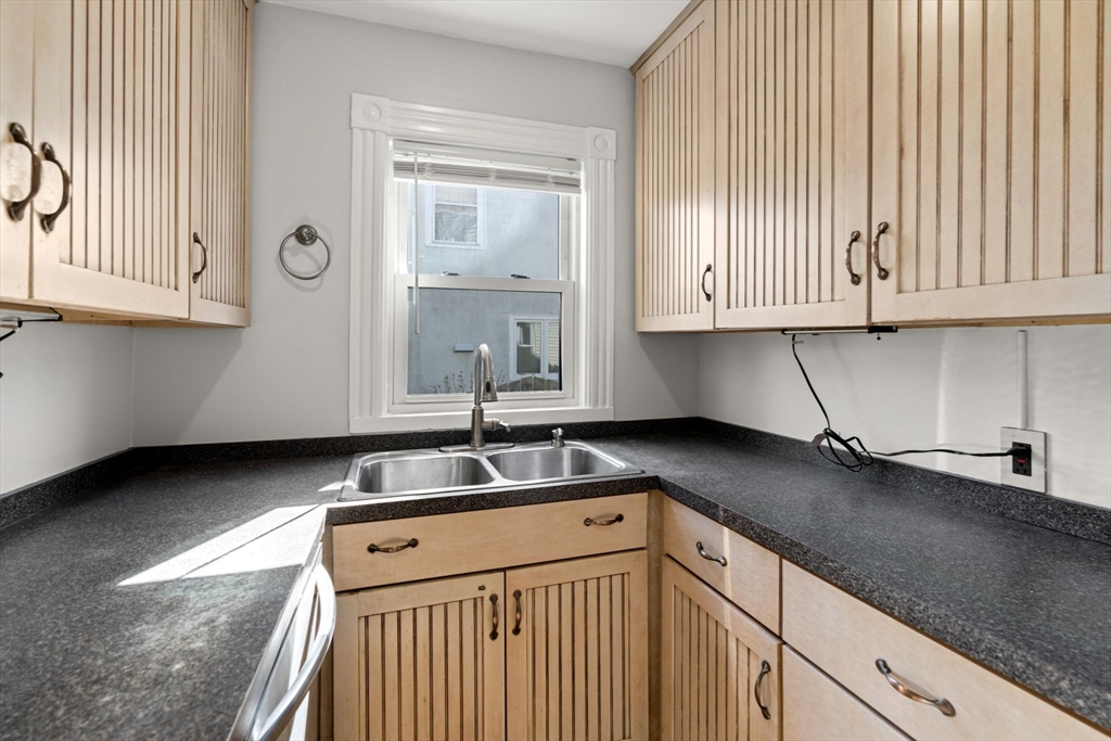 3 Clifford Ave, Beverly