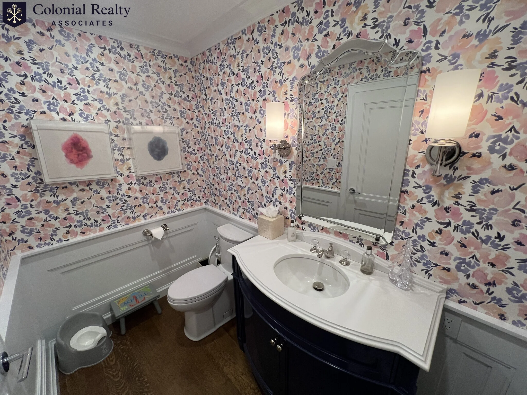 85 East India Row, Downtown