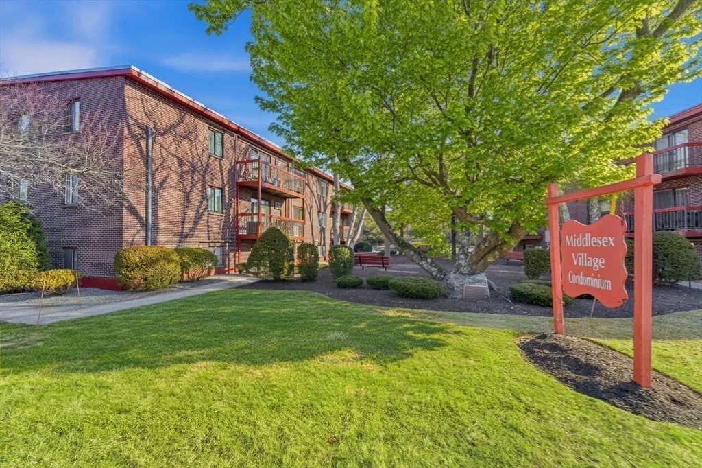 1011 Main St, Woburn