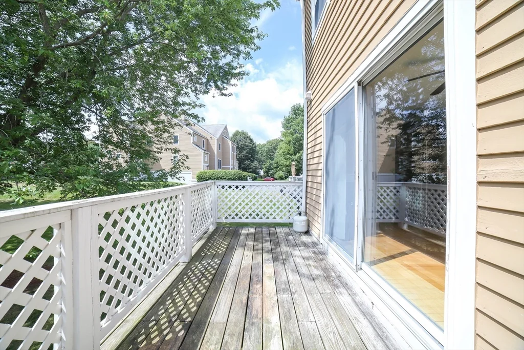 64 Camelot Dr, Tatnuck