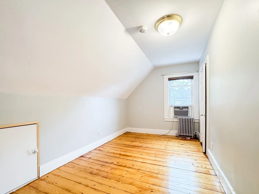 11 Maple Cir, Newton