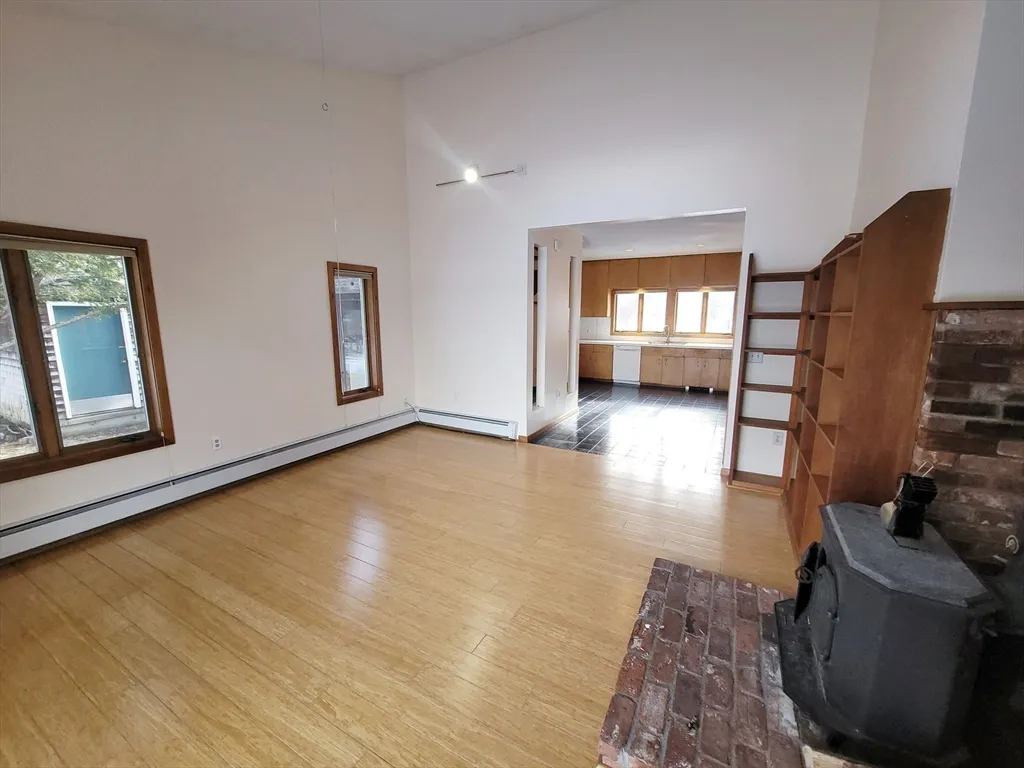 46 Long Hill Rd, Groton