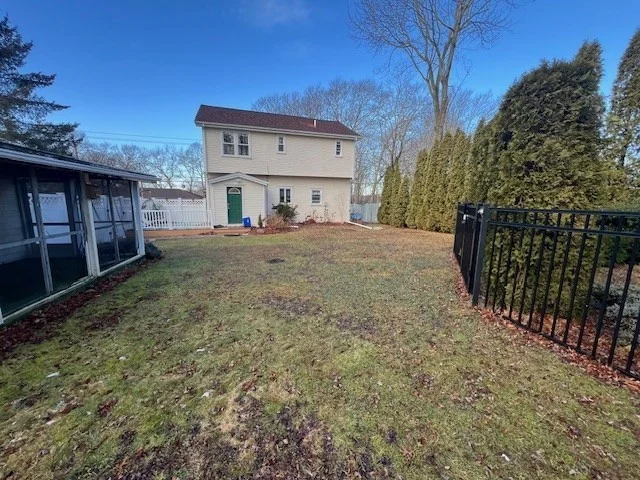 1657 Meridian, Fall River