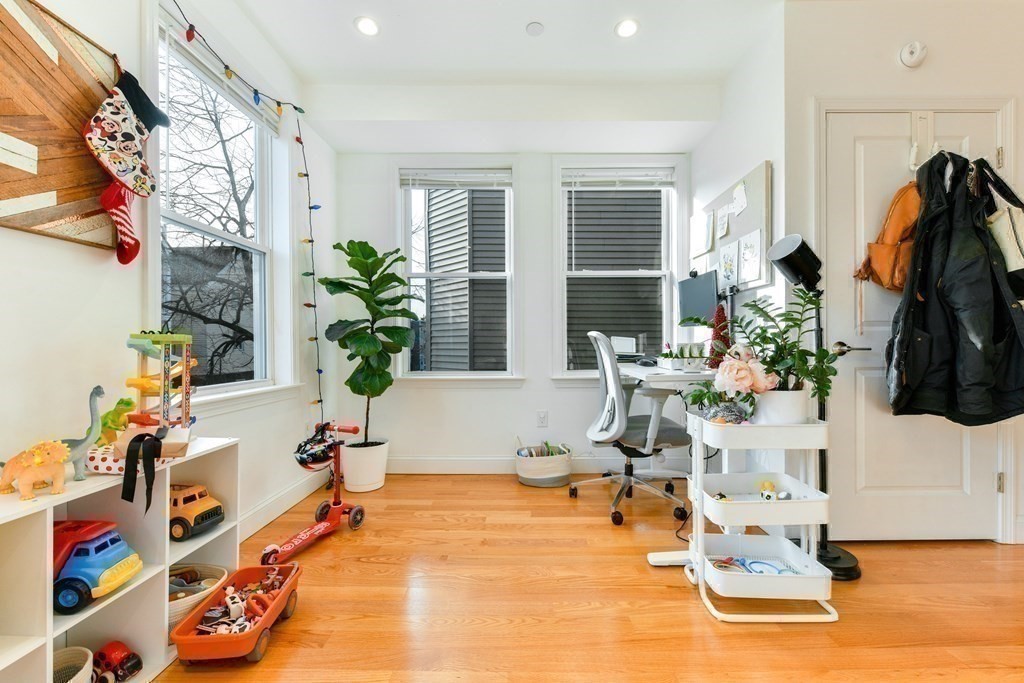 236 Havre St, East Boston