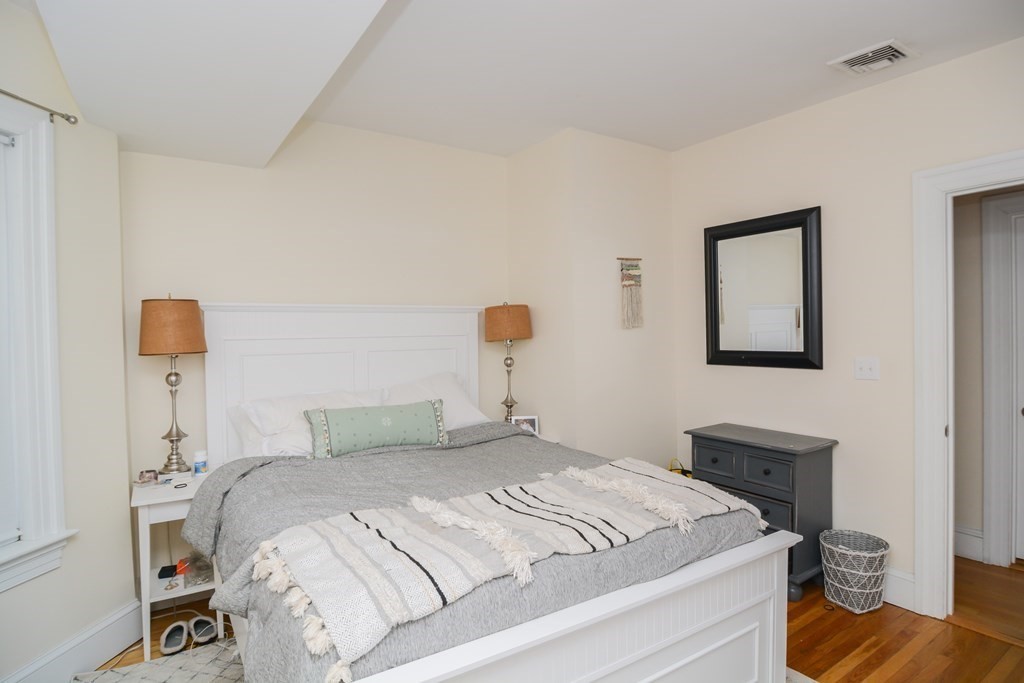 17 Athens St, Riverside