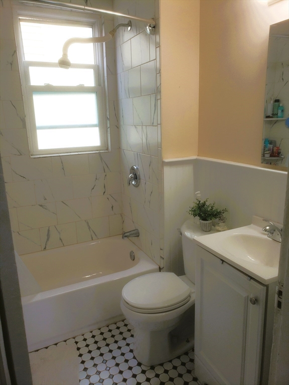 27 Medford St, Medford