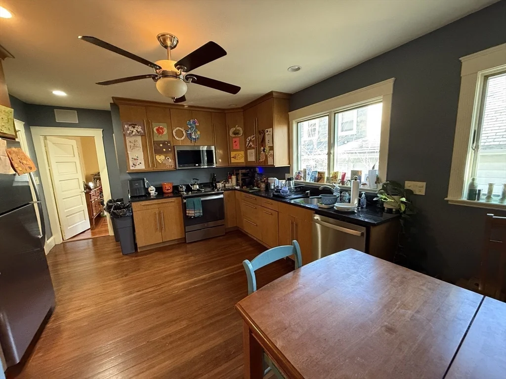 24 Upcrest, Oak Square