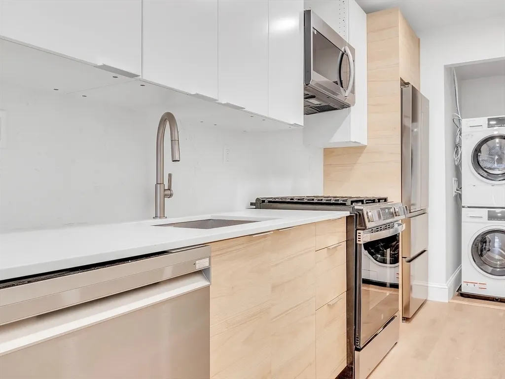 321 Summit Ave, Brighton