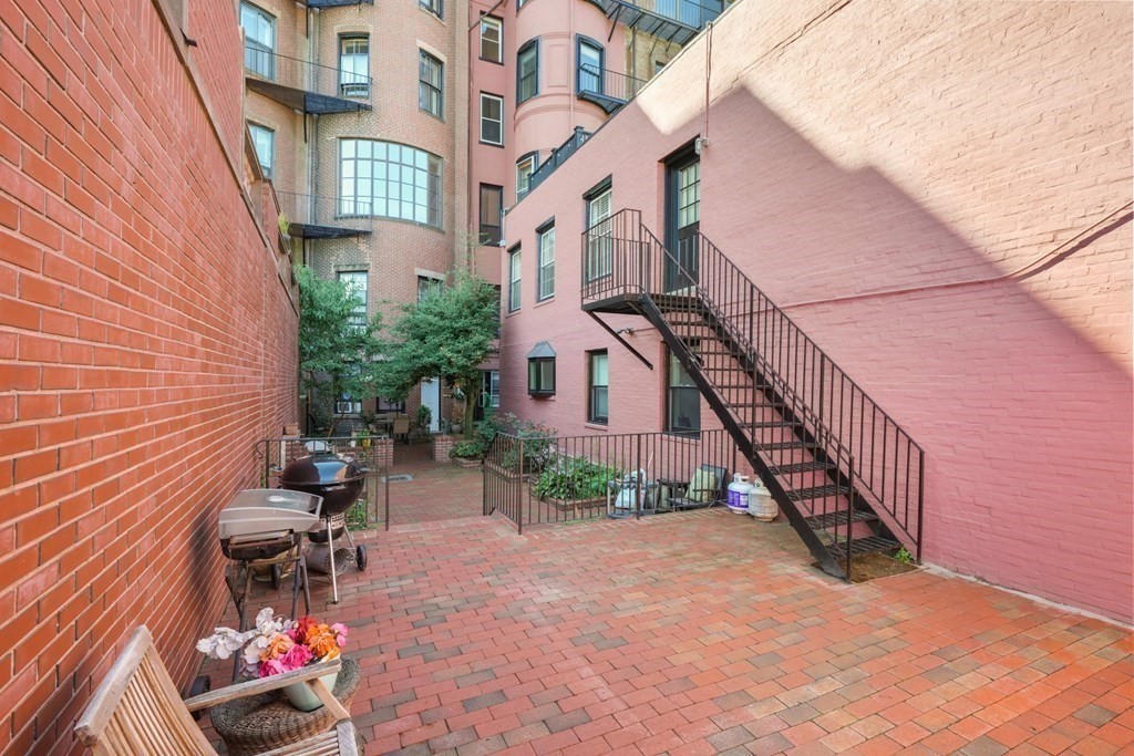 230 Beacon St, Back Bay