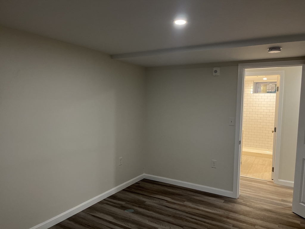 7 Lexington Ave, Hyde Park