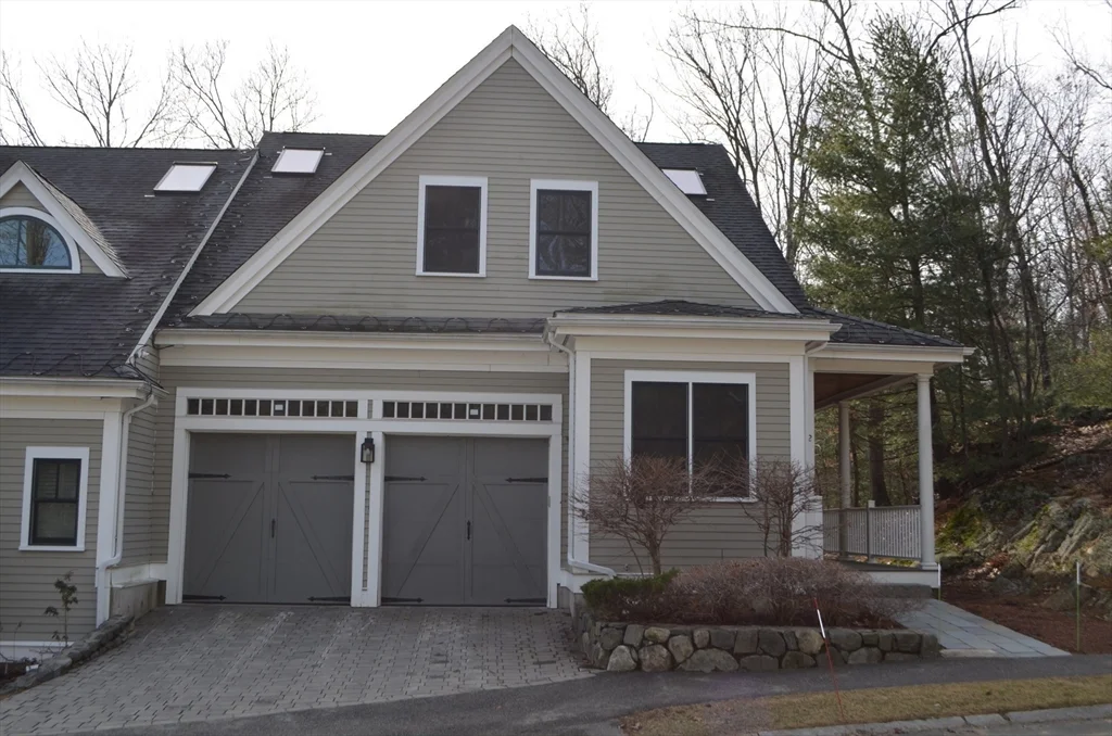 92 Johnson Woods Dr, Reading