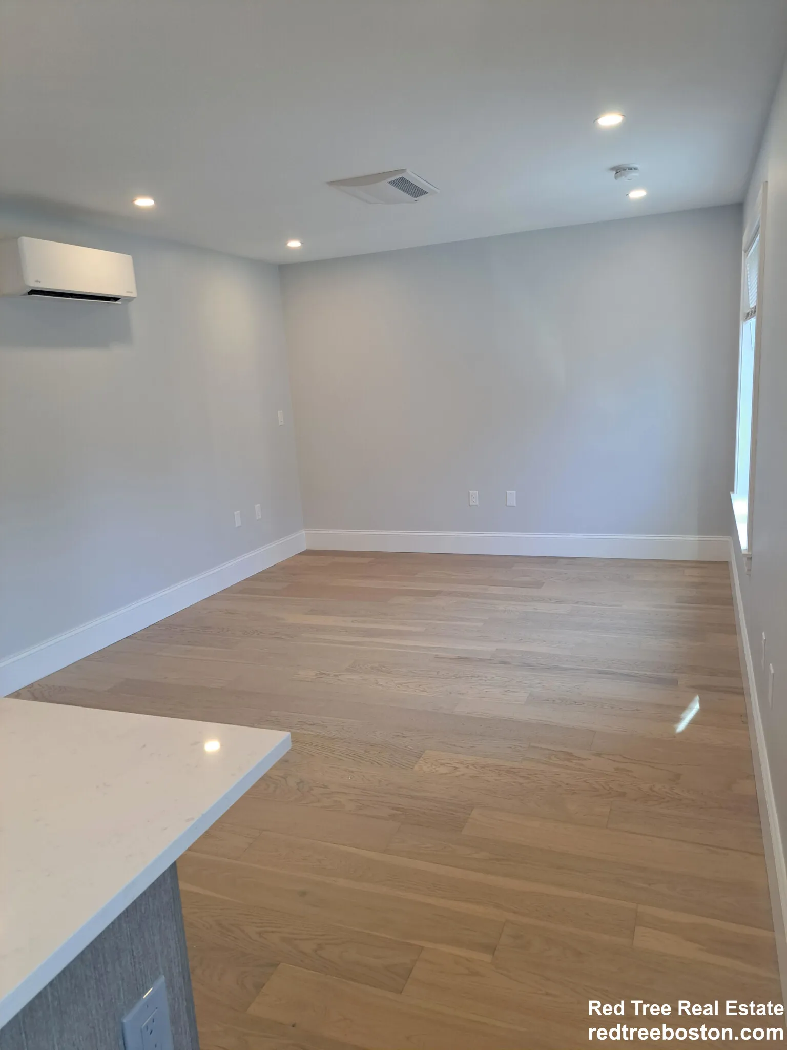 425 Market St, Oak Square