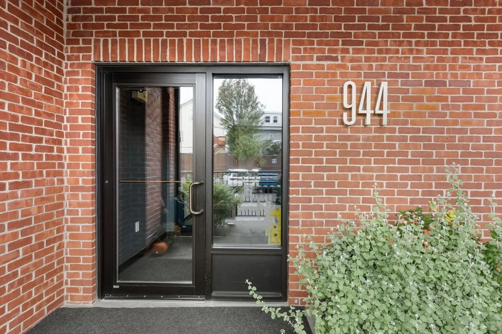 944 Dorchester Ave, Dorchester