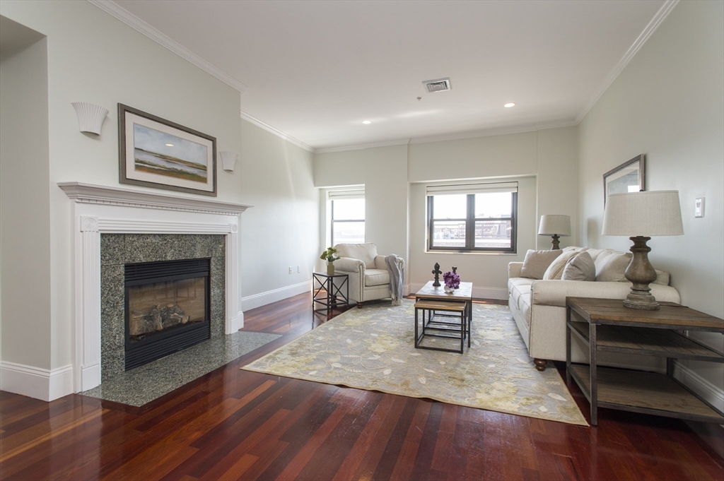 440 Commercial St, Waterfront