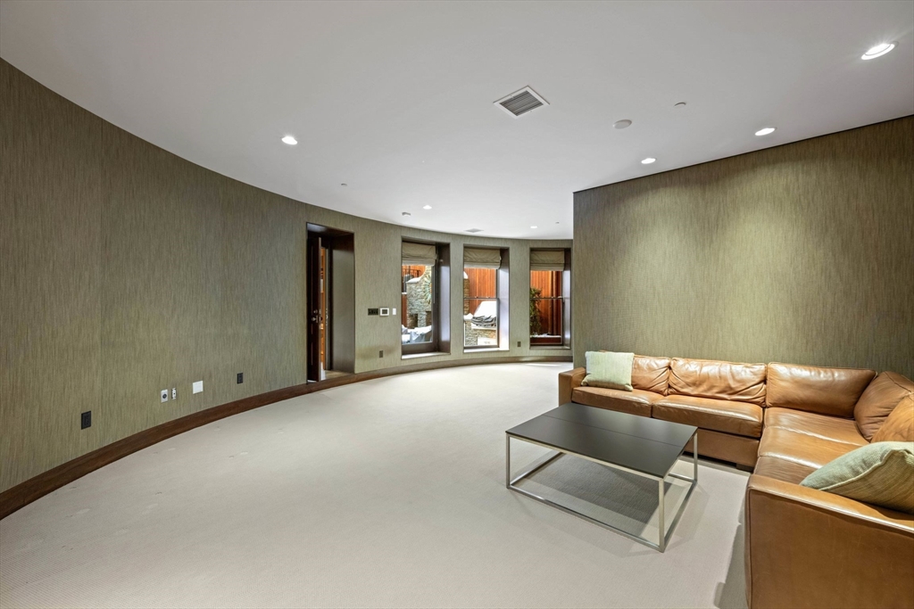 409 Commonwealth Ave, Back Bay