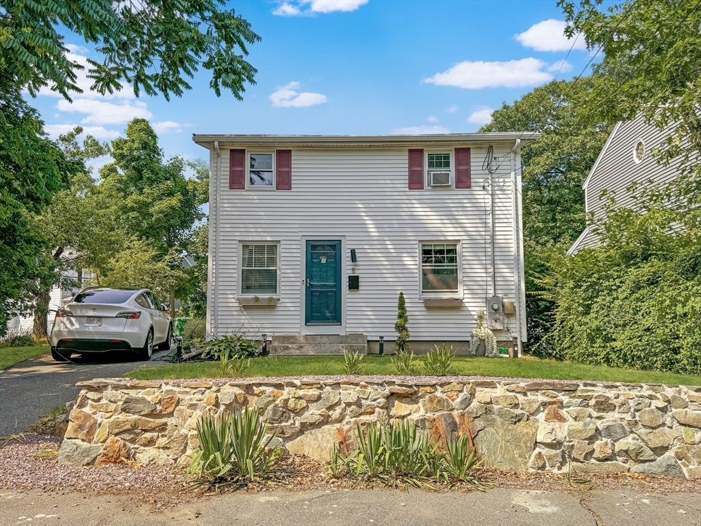 8 Greenhalge St, Medford