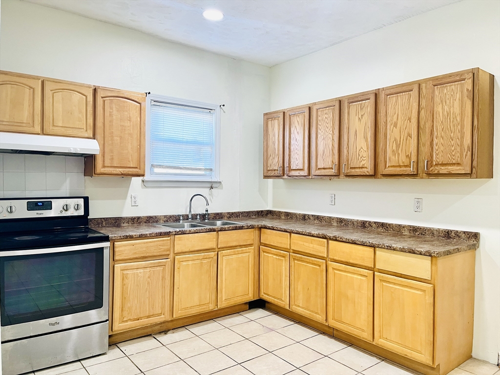 93 Pleasant St, Brockton