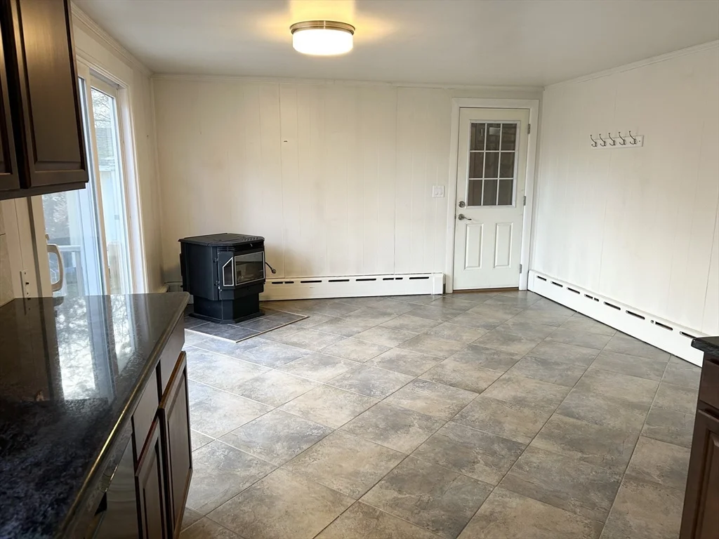 75 Marlboro Rd, Southborough