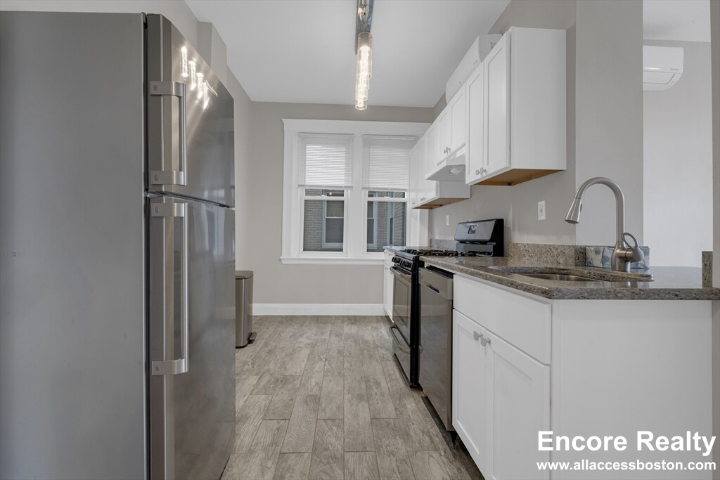 321 Summit Ave, Brighton